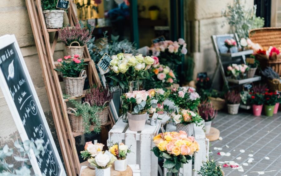 The Saturday Flower Market Ritual: Seasonal Stems and Ceramic Vessels