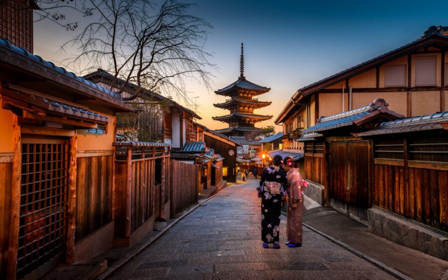 Kyoto in Twilight: Machiya Living, Stone Gardens, and Tea Sanctuaries