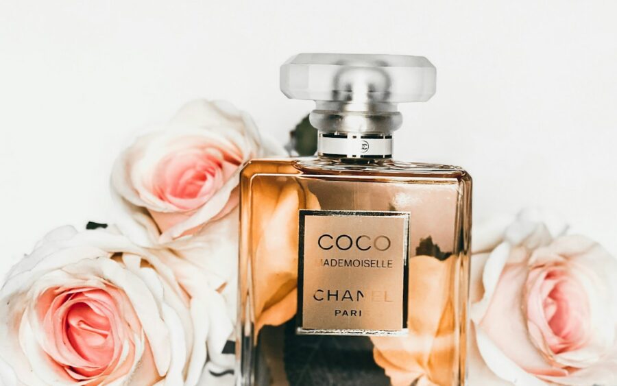 Scent as Memory: Curating a Nuanced Botanical Fragrance Wardrobe